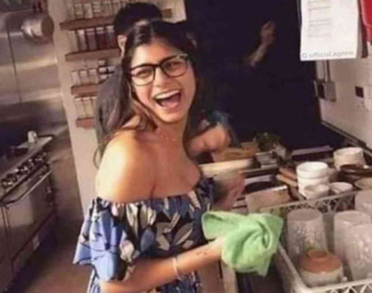 Her fiancé's dad said he's seen her before but can't remember where | MirrorLog